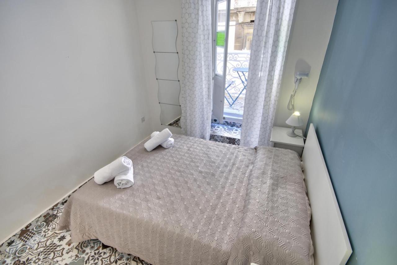 Borgo Apartments 1 & 2 Bedroom Self-Catering Units In Central Валетта Экстерьер фото