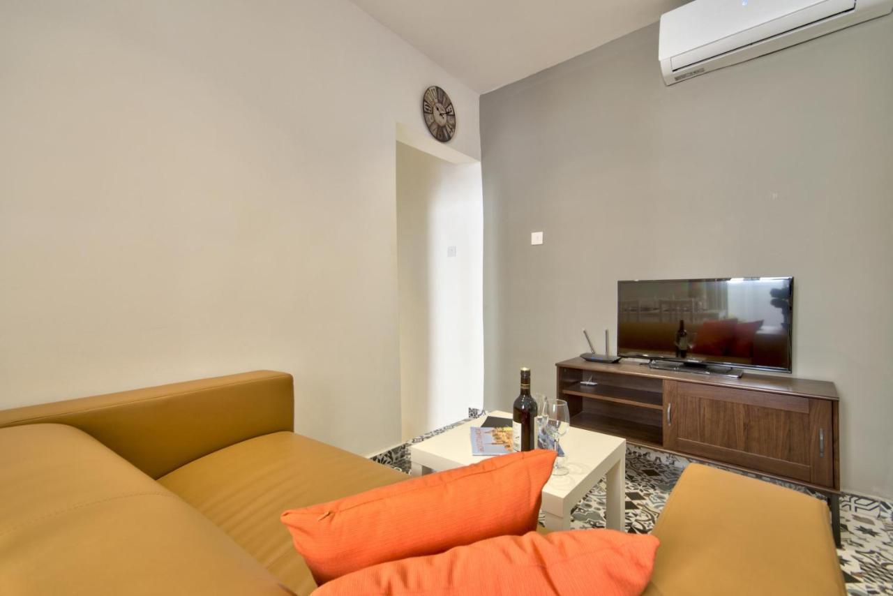 Borgo Apartments 1 & 2 Bedroom Self-Catering Units In Central Валетта Экстерьер фото