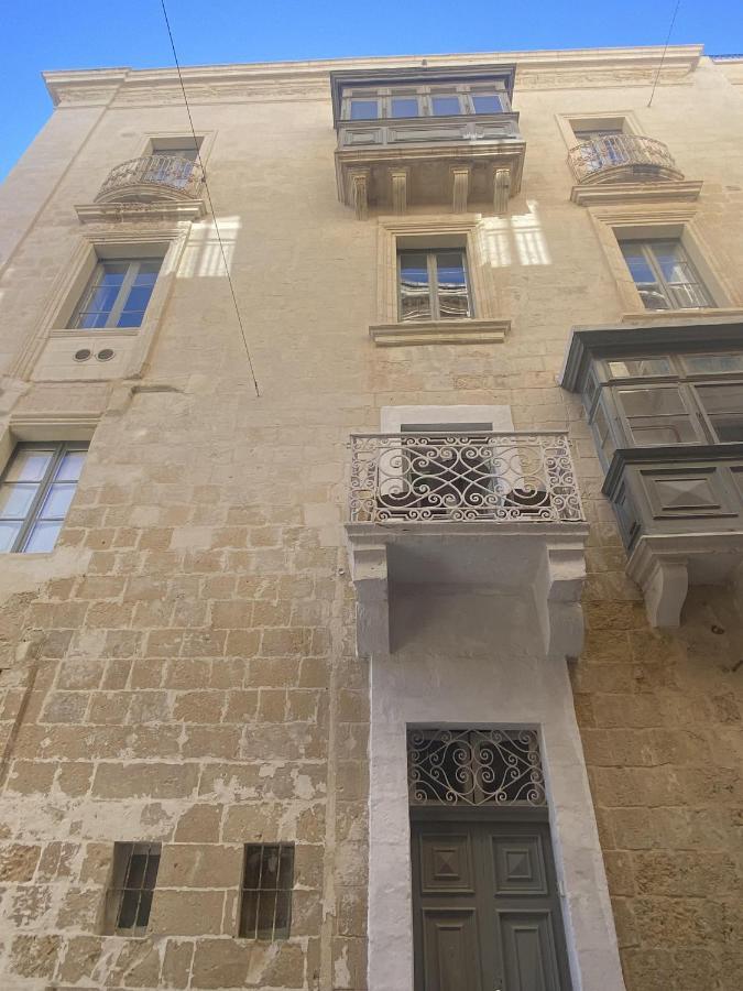Borgo Apartments 1 & 2 Bedroom Self-Catering Units In Central Валетта Экстерьер фото