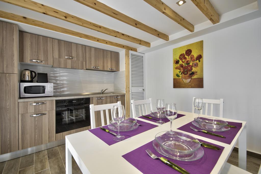Borgo Apartments 1 & 2 Bedroom Self-Catering Units In Central Валетта Экстерьер фото