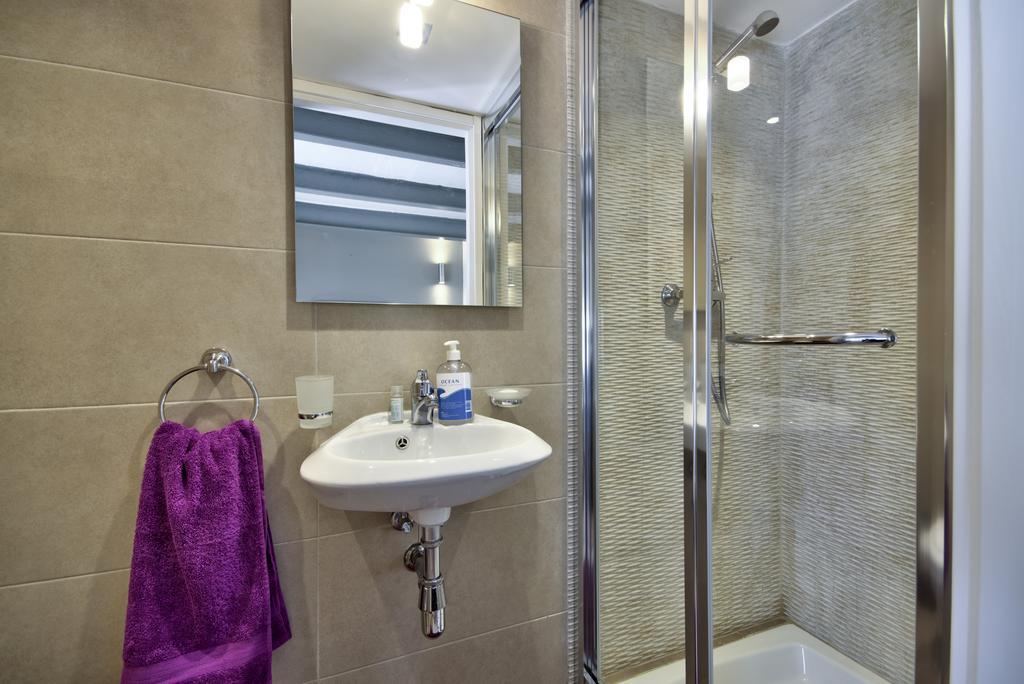 Borgo Apartments 1 & 2 Bedroom Self-Catering Units In Central Валетта Экстерьер фото